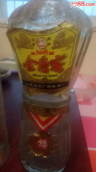 國(guó)營(yíng)八十年代老白酒瓶與白酒零售的懷舊情懷